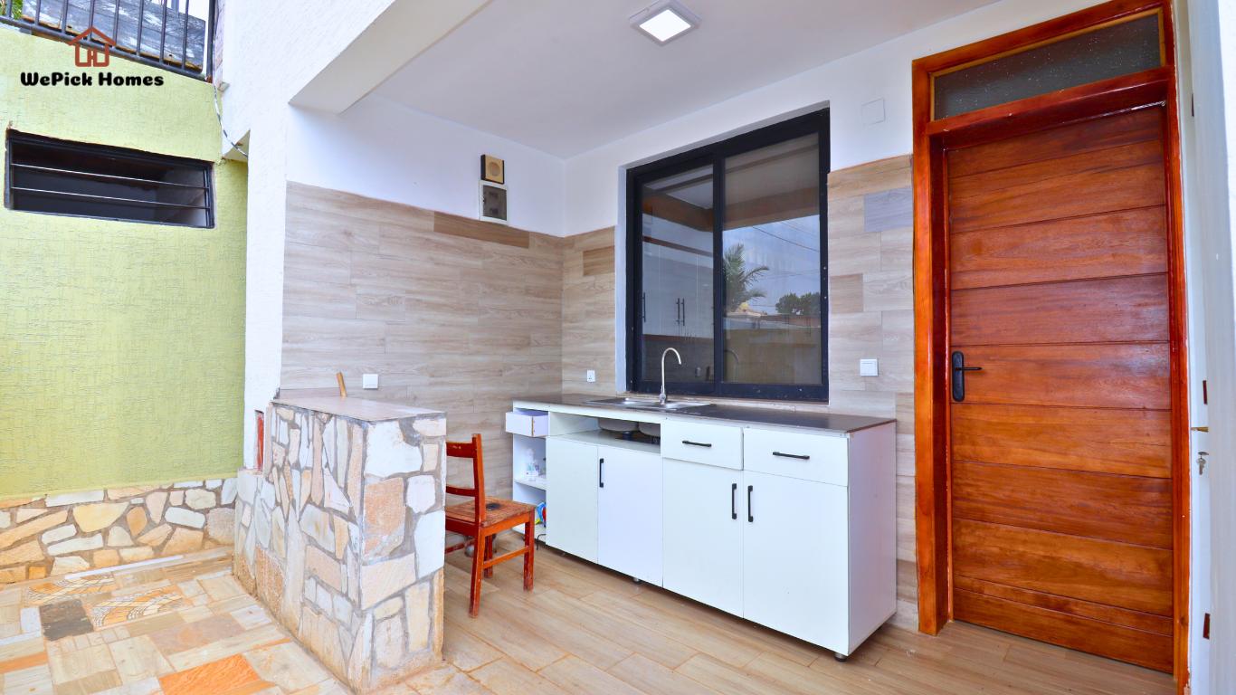 4 Bedroom House for Rent in Gacuriro, Kigali. photo 4