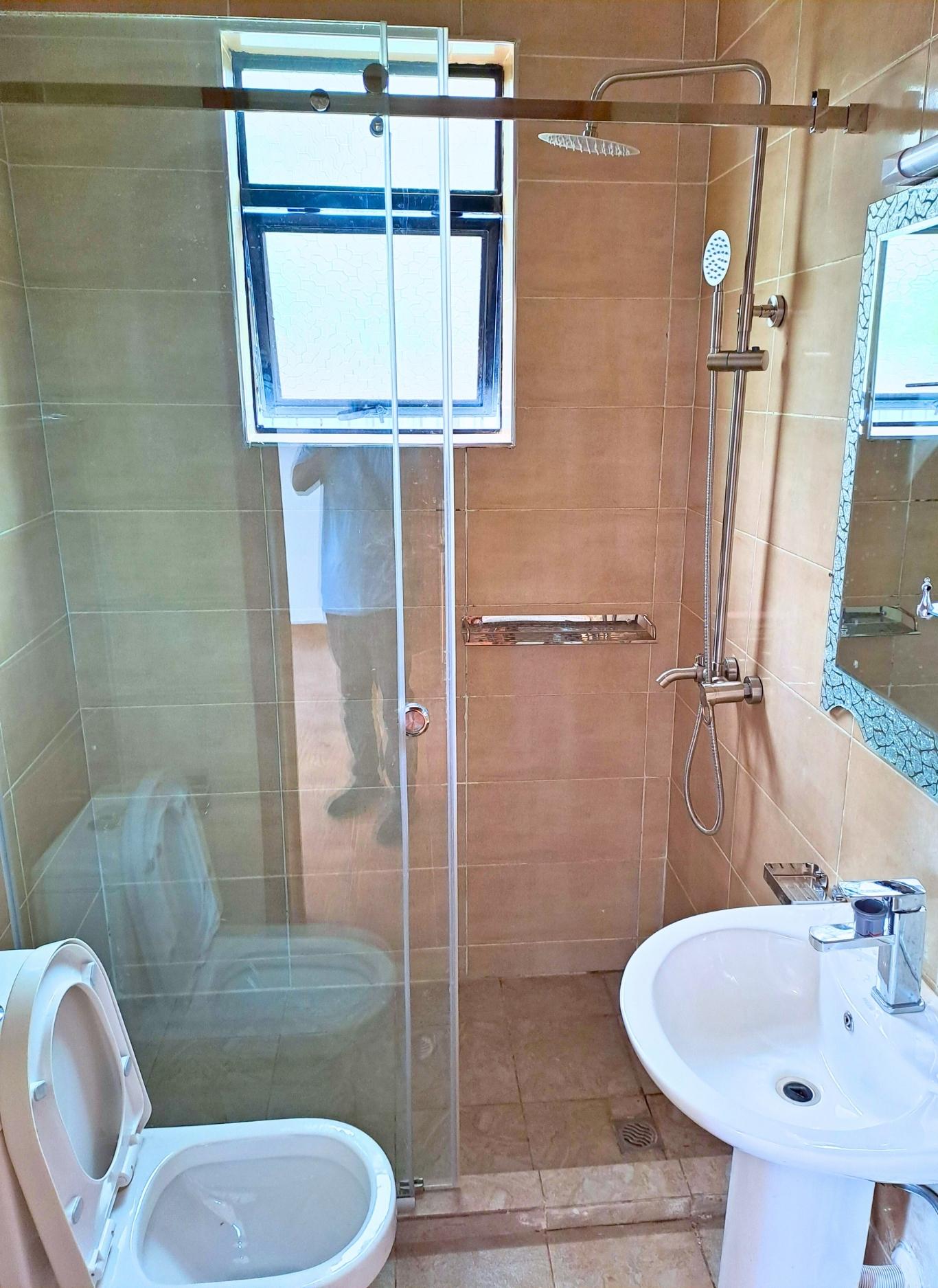 6-Bedroom House for Sale in Kibagabaga, Kigali | W... photo 5