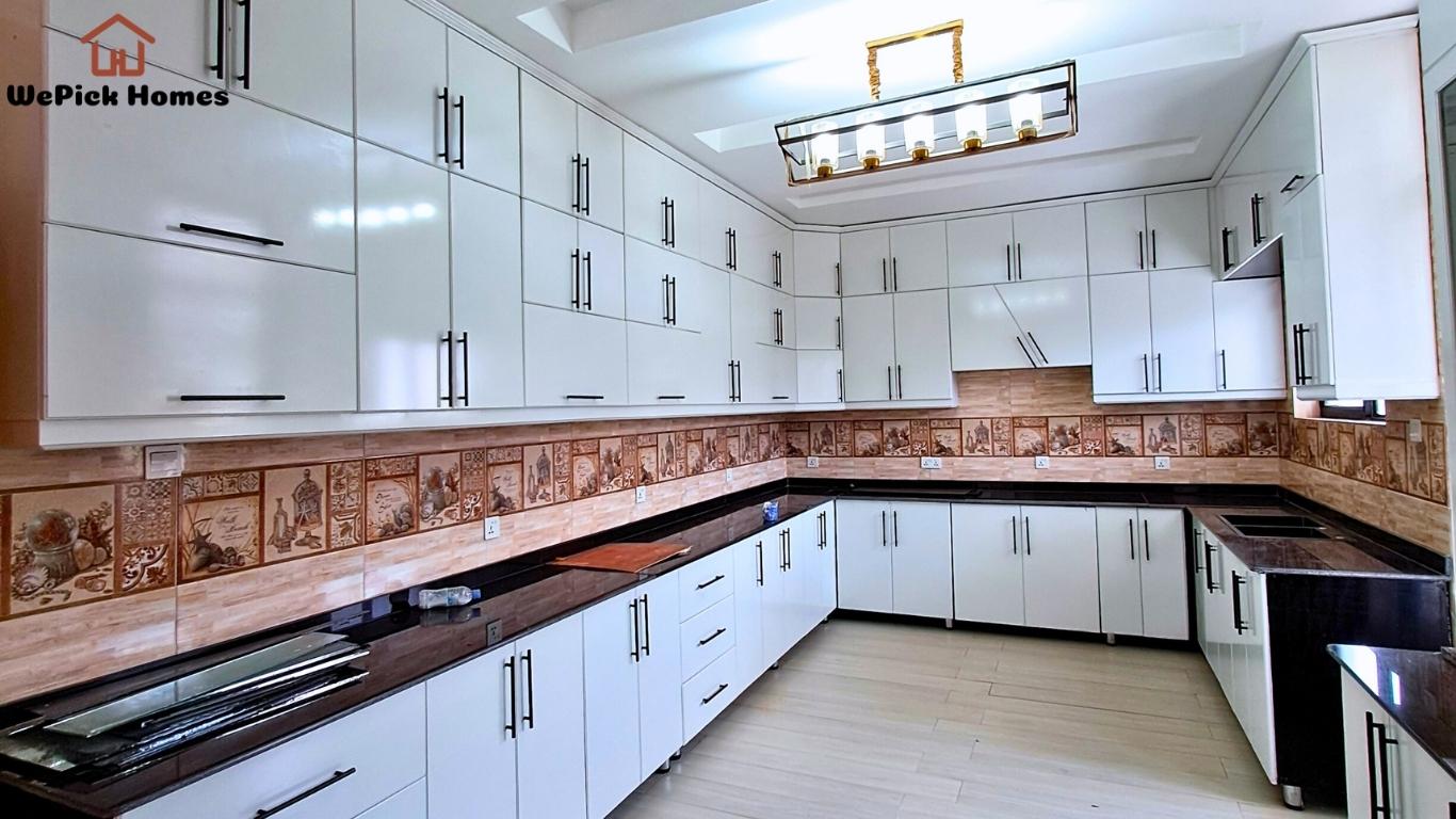 8-Bedroom House For Sale in Kimironko, Kigali | We... photo 3