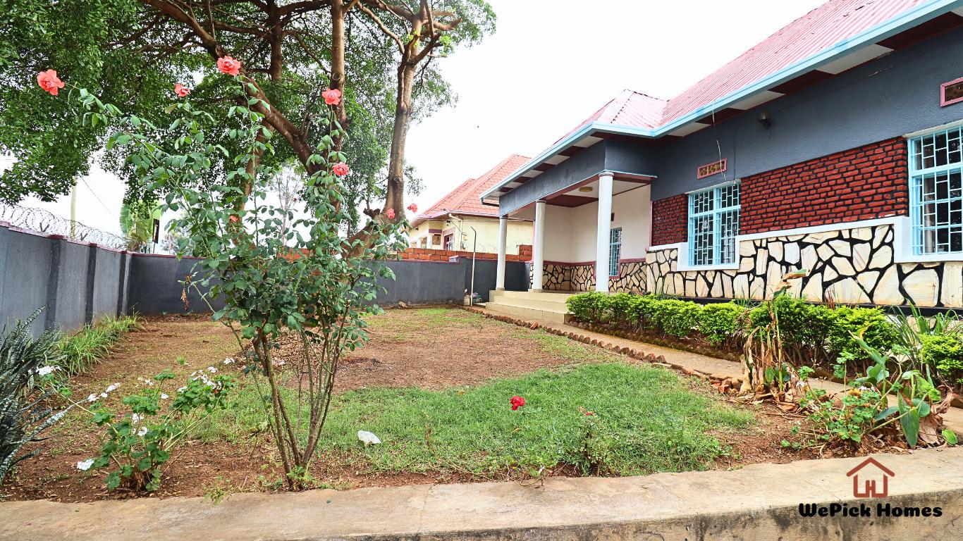 Unfurnished 3-Bedroom House For Rent in Kacyiru Ki...