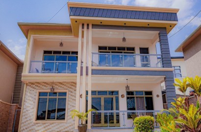 6-Bedroom Home for Sale in Gacuriro | Secure & Modern Living.